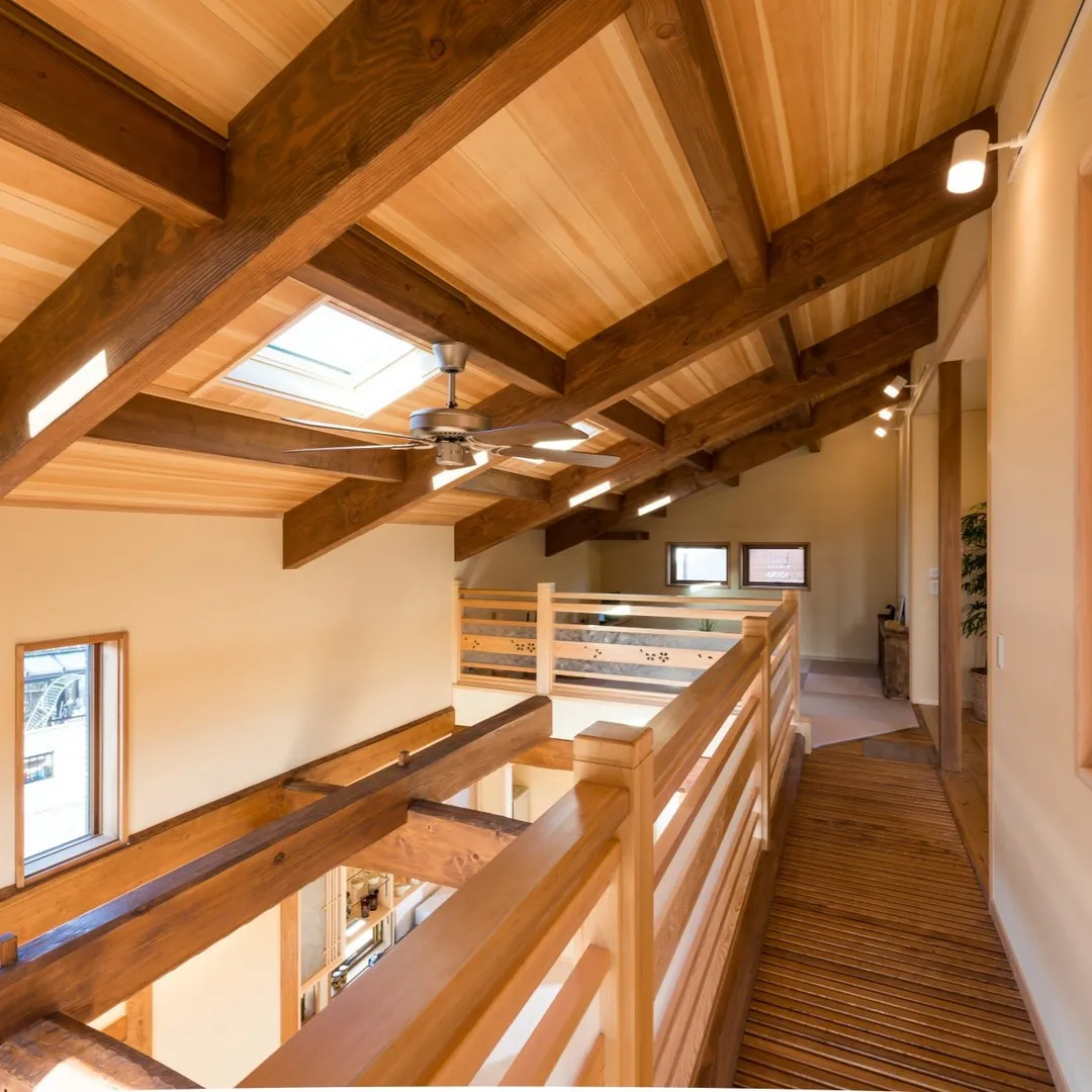 真建設は住宅建築に自然素材である無垢材をふんだんに使います。