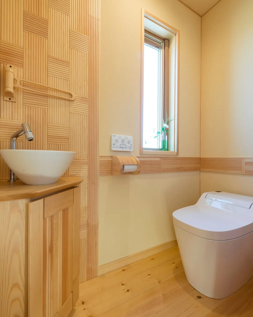 毎日触れる床や手すり、