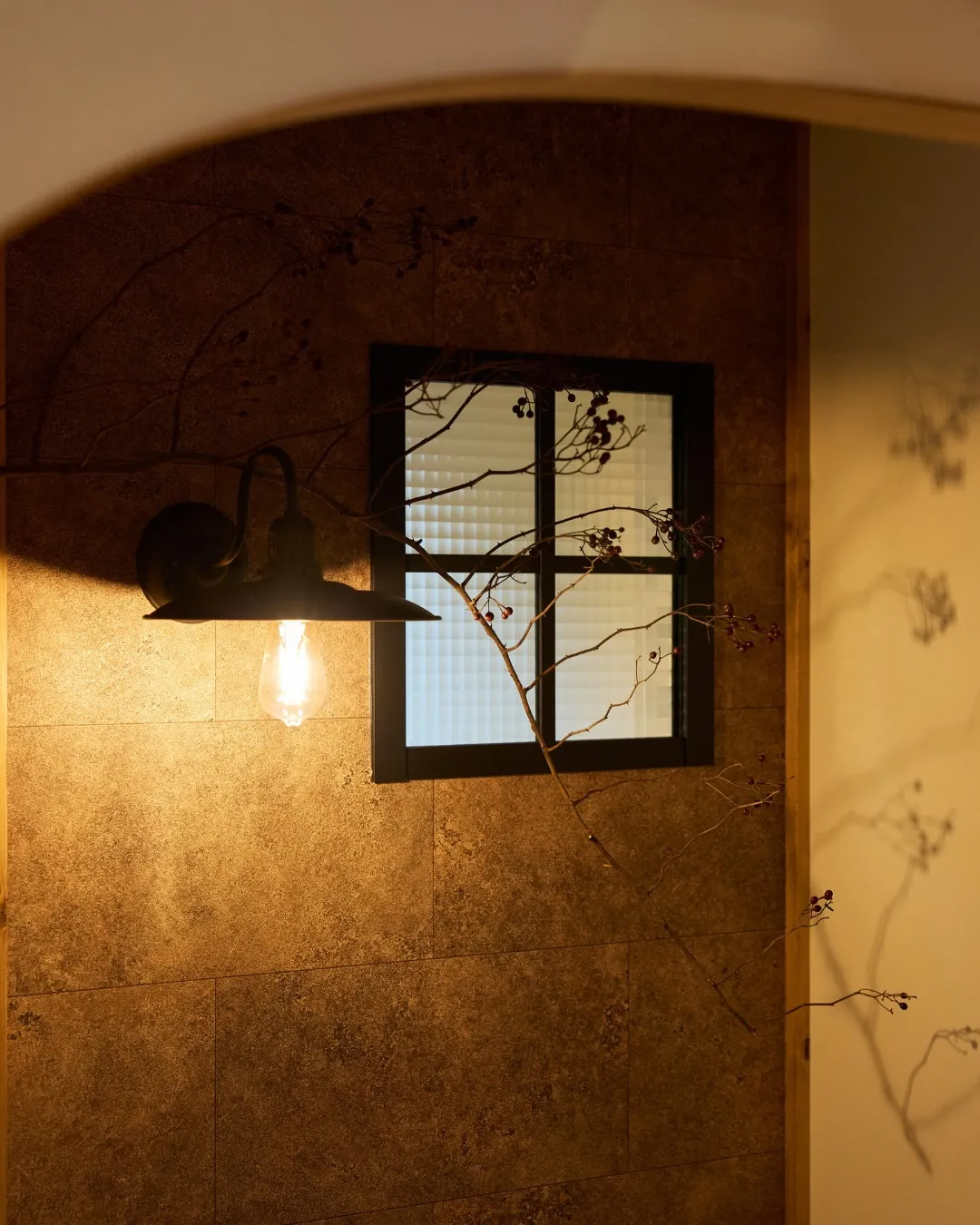 窓の向こうに広がる、くだもの畑。